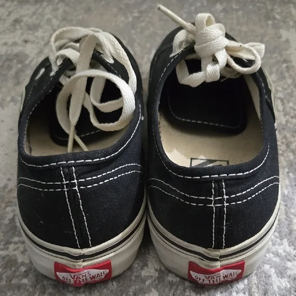 Mens Vans Black Canvas Sneakers 6.5 - Picture 2 of 7